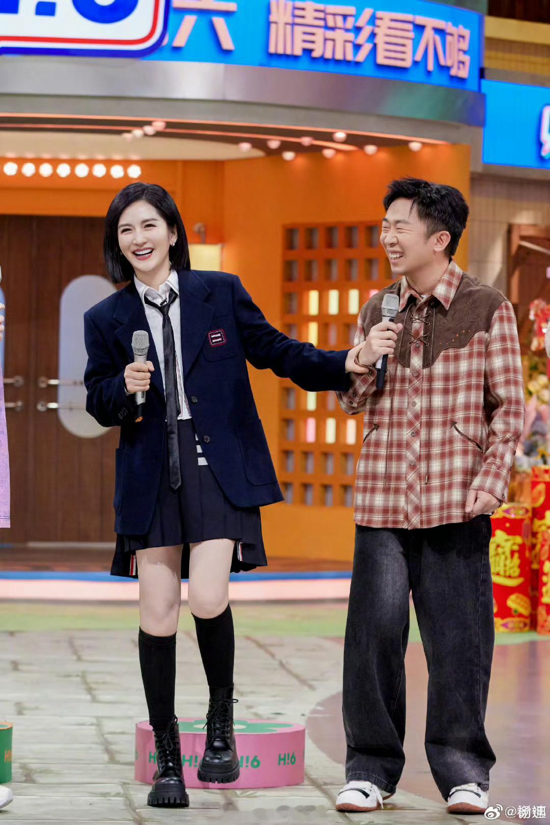 杨迪晒谢娜九宫格美丽照片杨迪九宫格照片为谢娜庆生​​​