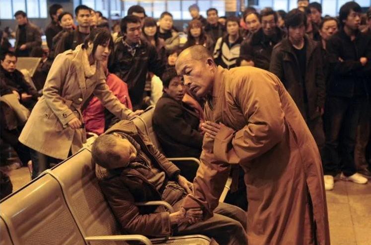 这才是人们心目中僧人该有的样子：即使一个颠沛流离命落他乡的亡魂在跌入黑暗之际，依