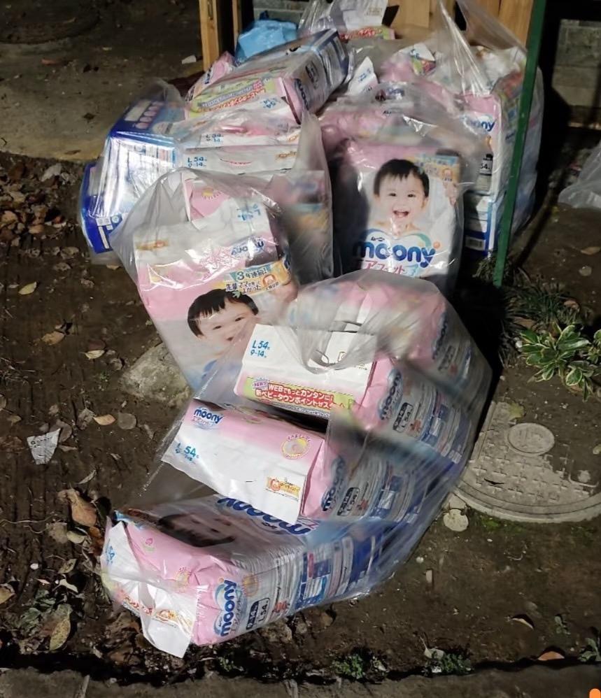 垃圾桶边谁扔了这么多