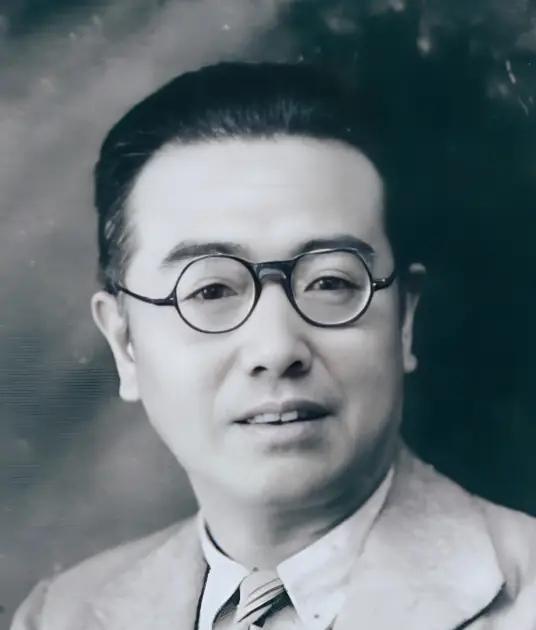 1966年，大庆油田发现者谢家荣吞下一整瓶安眠药，在睡梦中离世，第二天，妻子吴镜