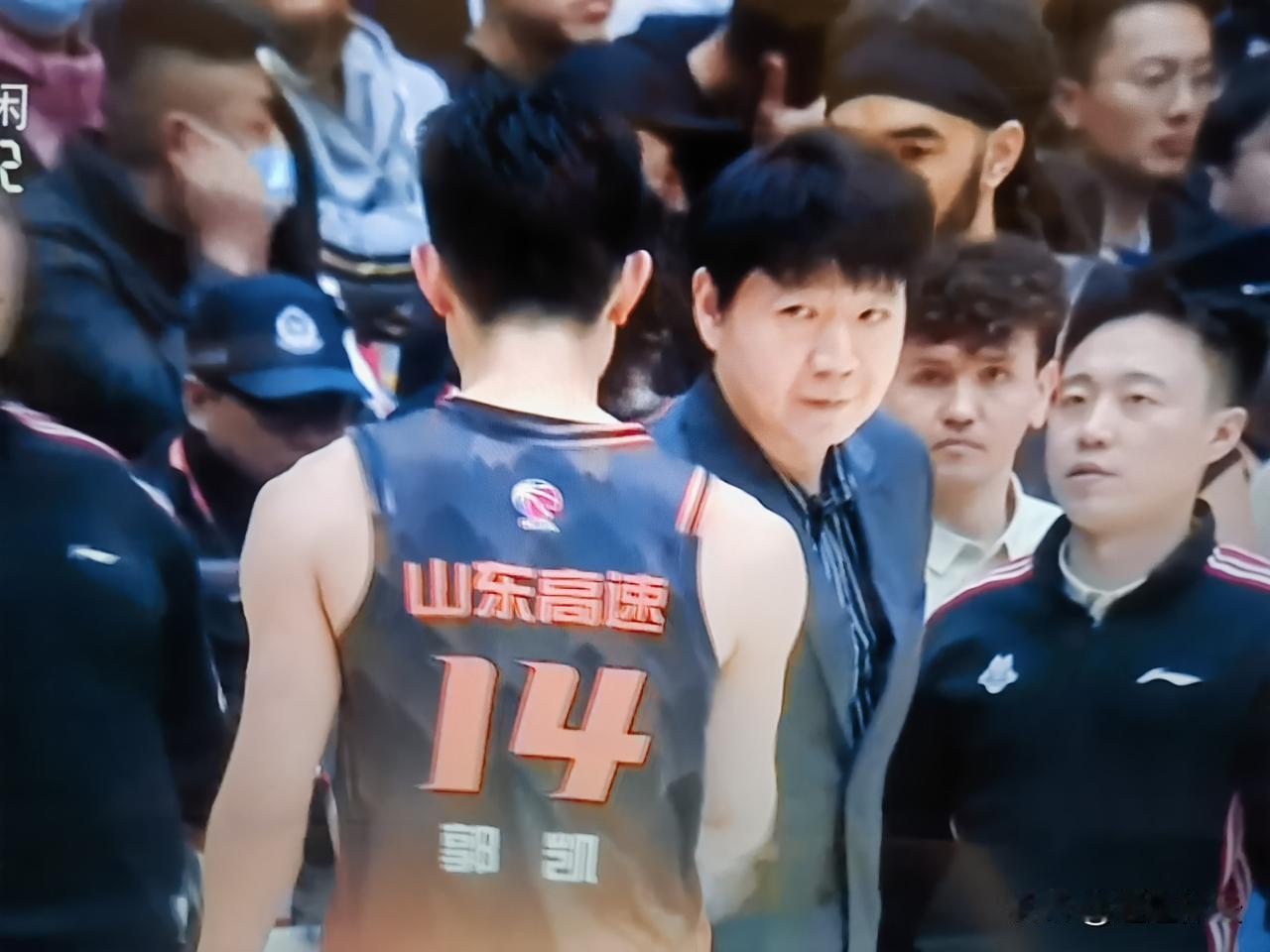 山东高速男篮缺了陶翰林真的不行！刚刚山东高速迎战浙江稠州的比赛，山东高速男篮仿佛