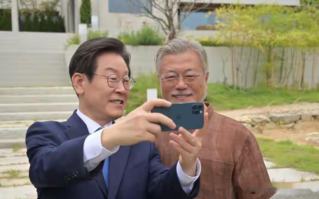 据青瓦台介绍，韩国总统李在明7月1日在青瓦台设午宴招待前总统文在寅，外界称其为“