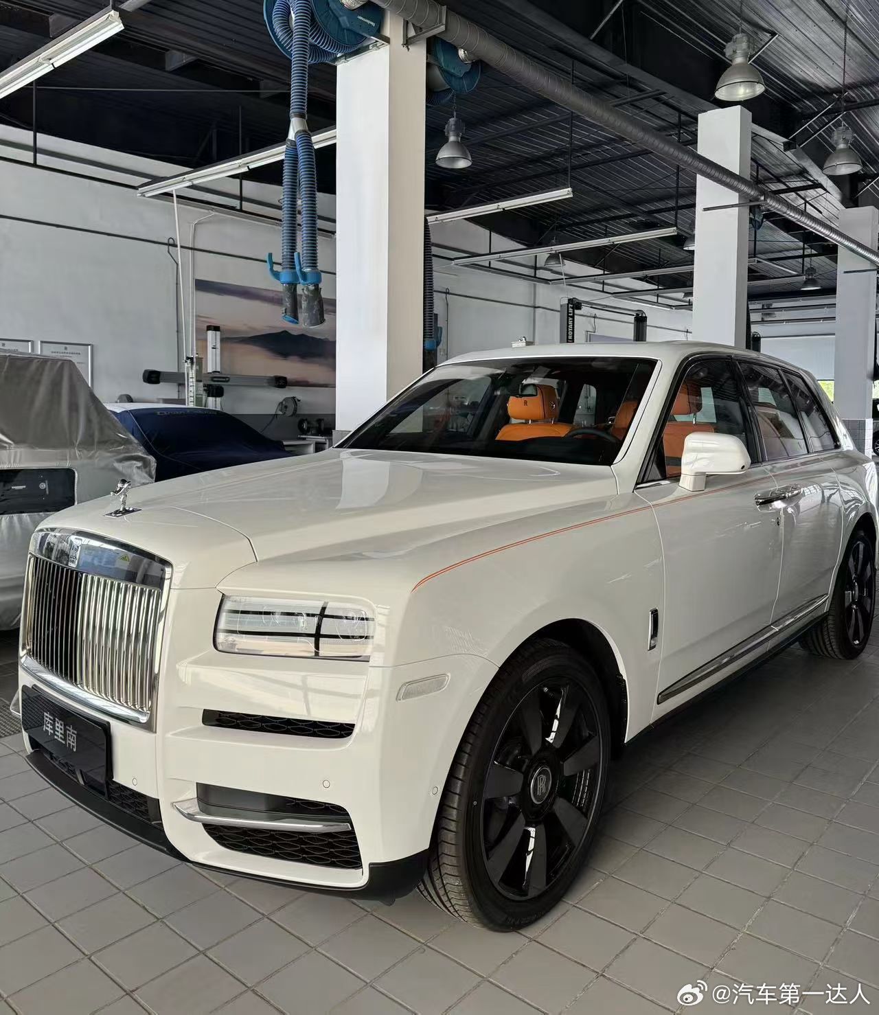 真正的顶级从容，从不用刻意张扬。24年落户劳斯莱斯库里南四座版，仅1900公里，