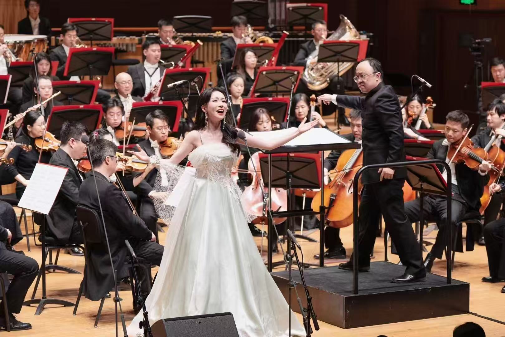 声鸣远扬高瑞璇遗憾退赛听到高瑞璇退出《声鸣远扬》的消息，很多观众都表示意难平。她