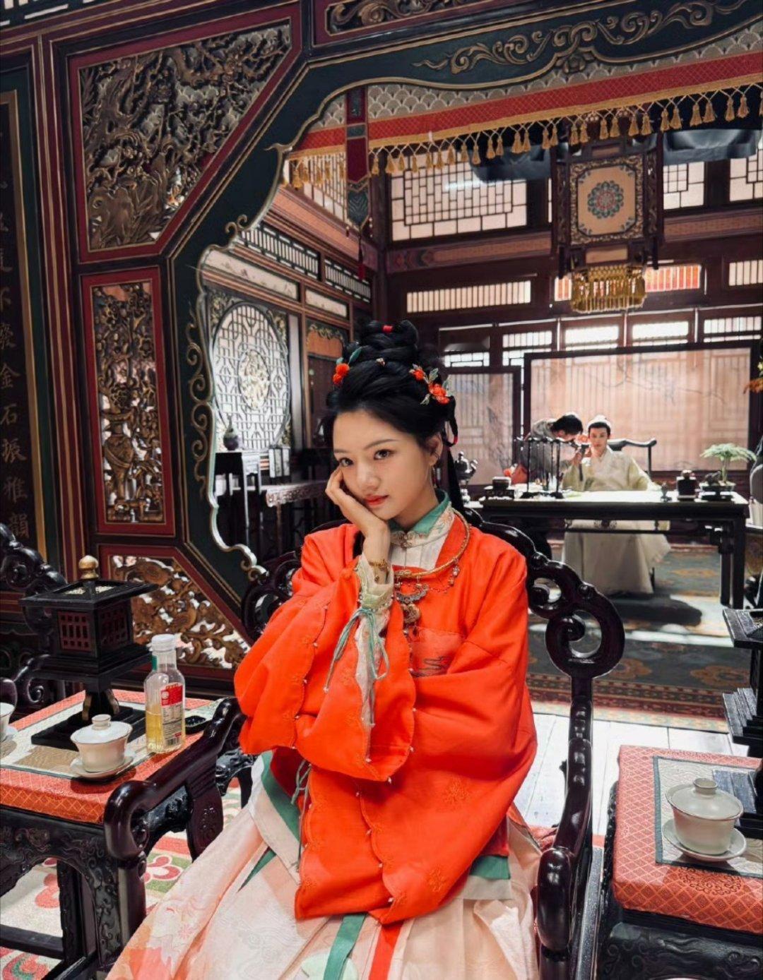 任敏一口气发了154张照片任敏发154张图这事，有人夸宠粉有人觉得没必要。虽然物