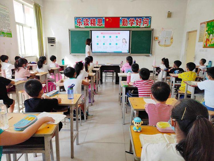 小学六年陪读心得：五个鸡娃真相大揭秘！1、你见过小学时是学霸，初中变中等，高