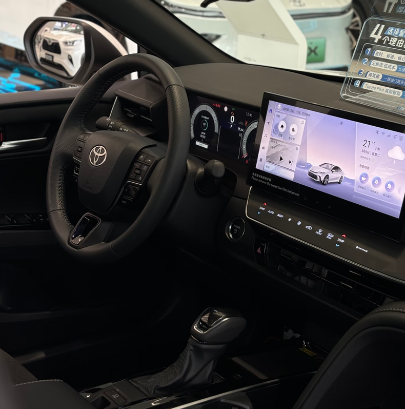 丰田想通了！凯美瑞直降5万，落地价不到15万，还要啥雅阁价格降到这份上，也得客