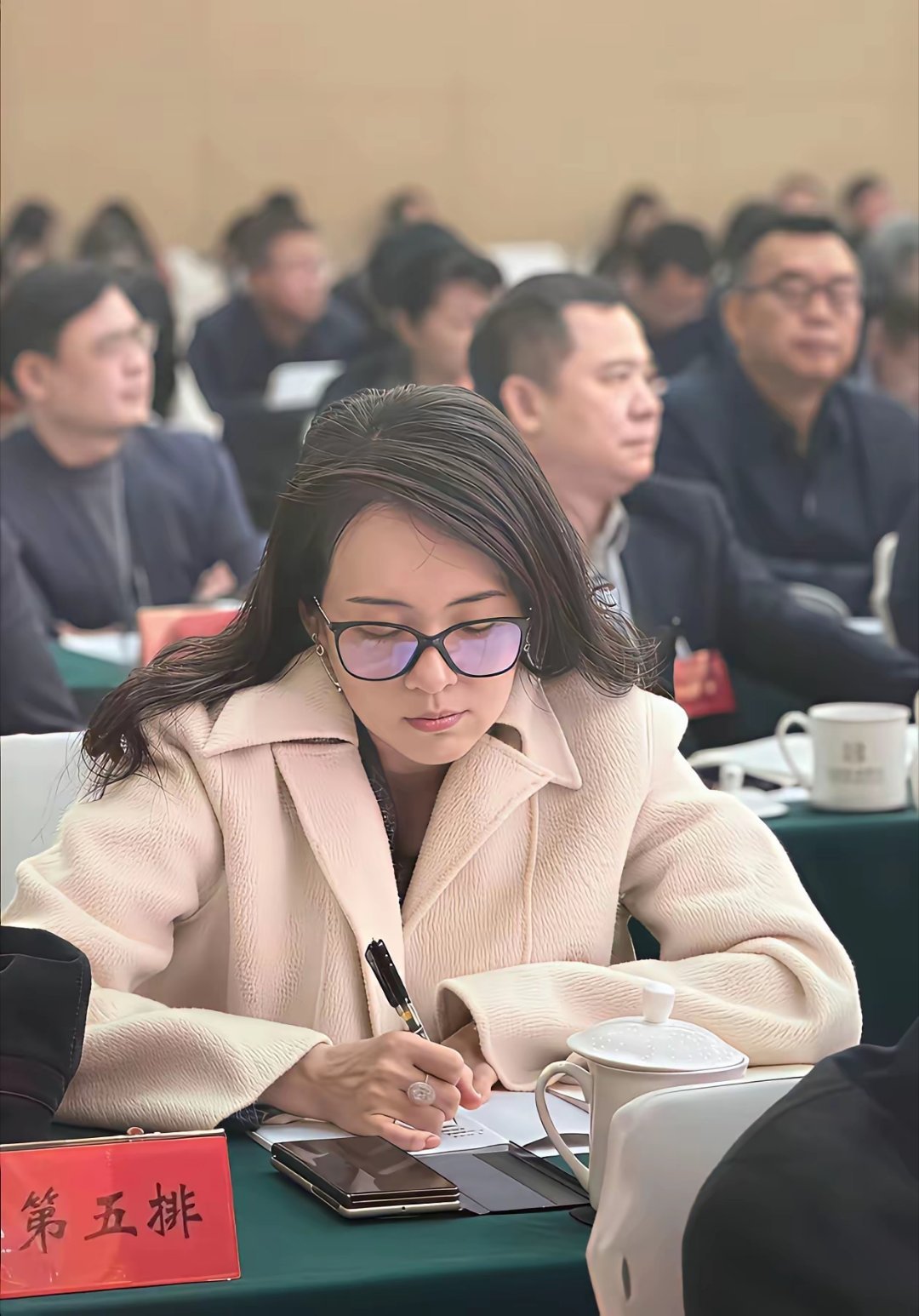 章子怡还是挺清秀的，不化浓妆反而更好看