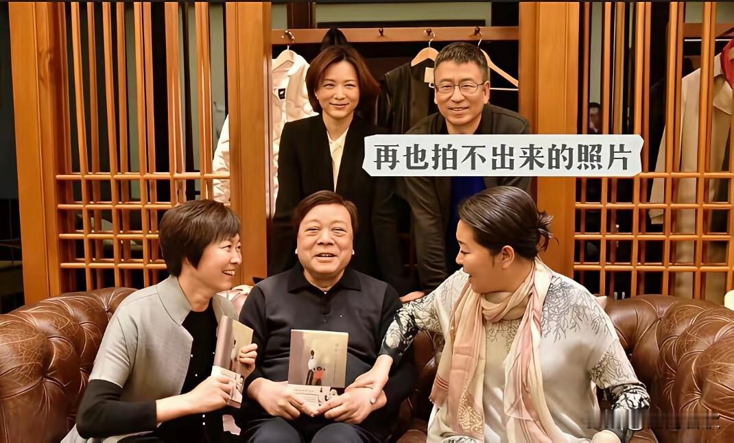主持界大咖同框合影敬一丹、赵忠祥、倪萍都是早期央视的扛把子5人中现在只剩下3