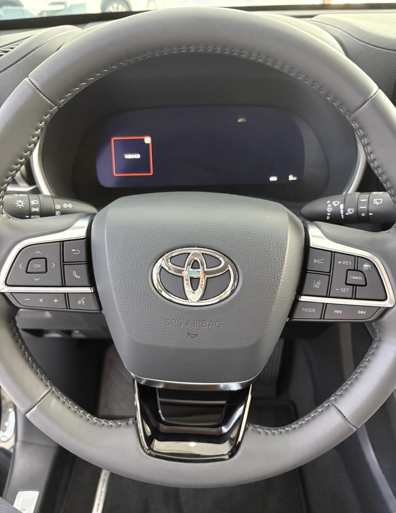 公司里面那台丰田赛那，优点很多，比如说空间大，座椅比较舒服，这么大的车混动系统也