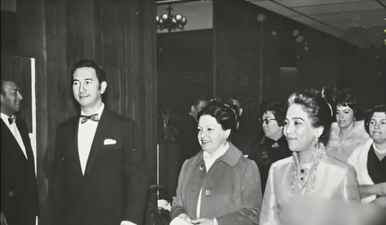 很少有人知道，赌王何鸿燊刚拿下澳门博彩专营权的60年代，出席高端宴会时身边最常带