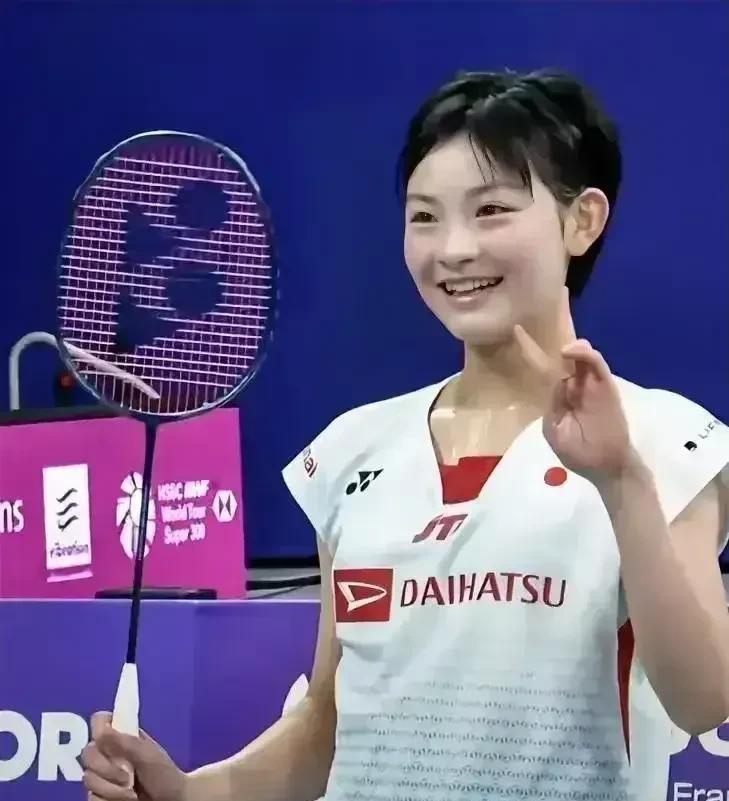 19岁日本小将，先输一局后逆转！杀球401km/h，比高铁还快！她叫宫崎