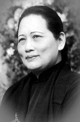 新中国成立后，毛主席工资594元，周总理539元，却都没有一个女人高，而且还是个