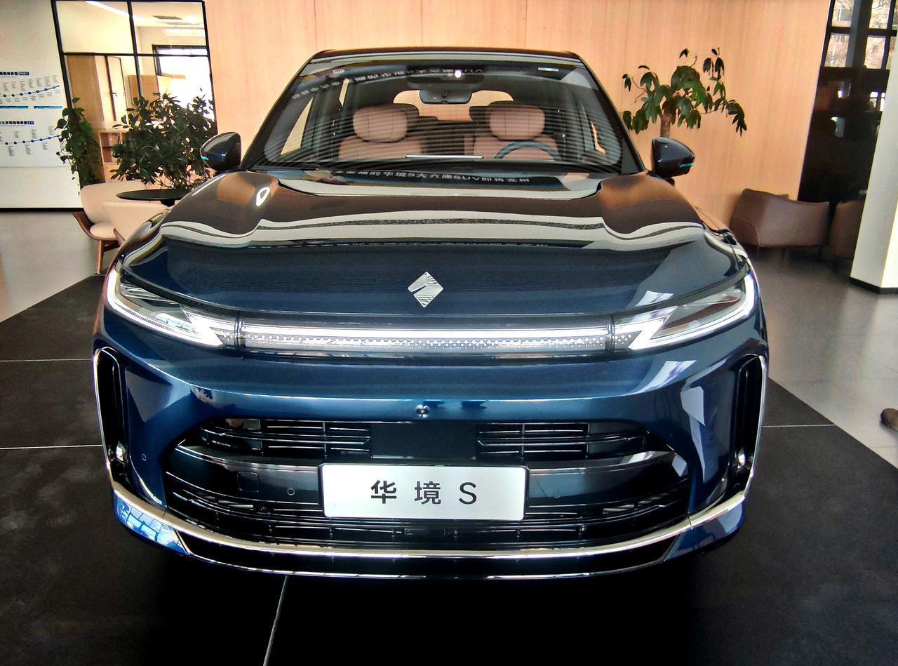 全新大六座《华境S》首秀华境S是上汽通用五菱旗下，全新高端品牌″华境″的