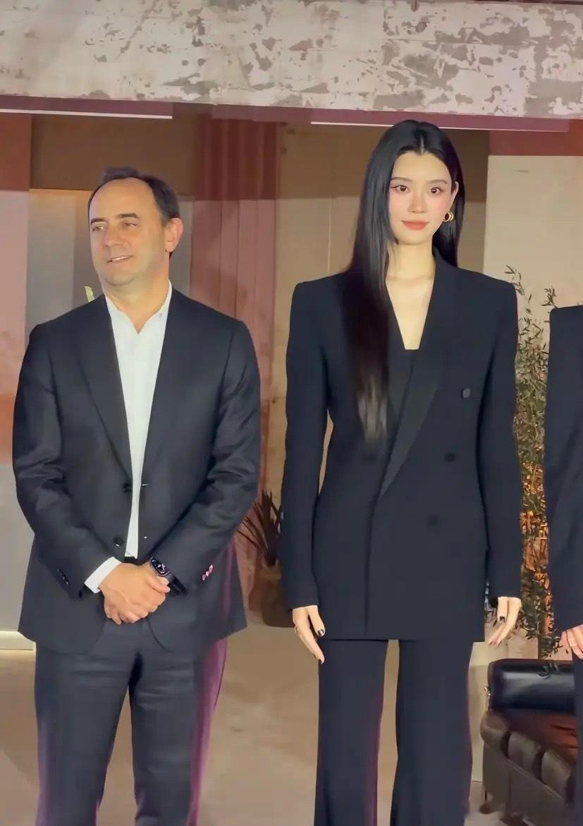 豪门家的媳妇，一般人还真当不了！不信你看奚梦瑶，嫁进“何家”这么多年，孩子都生了