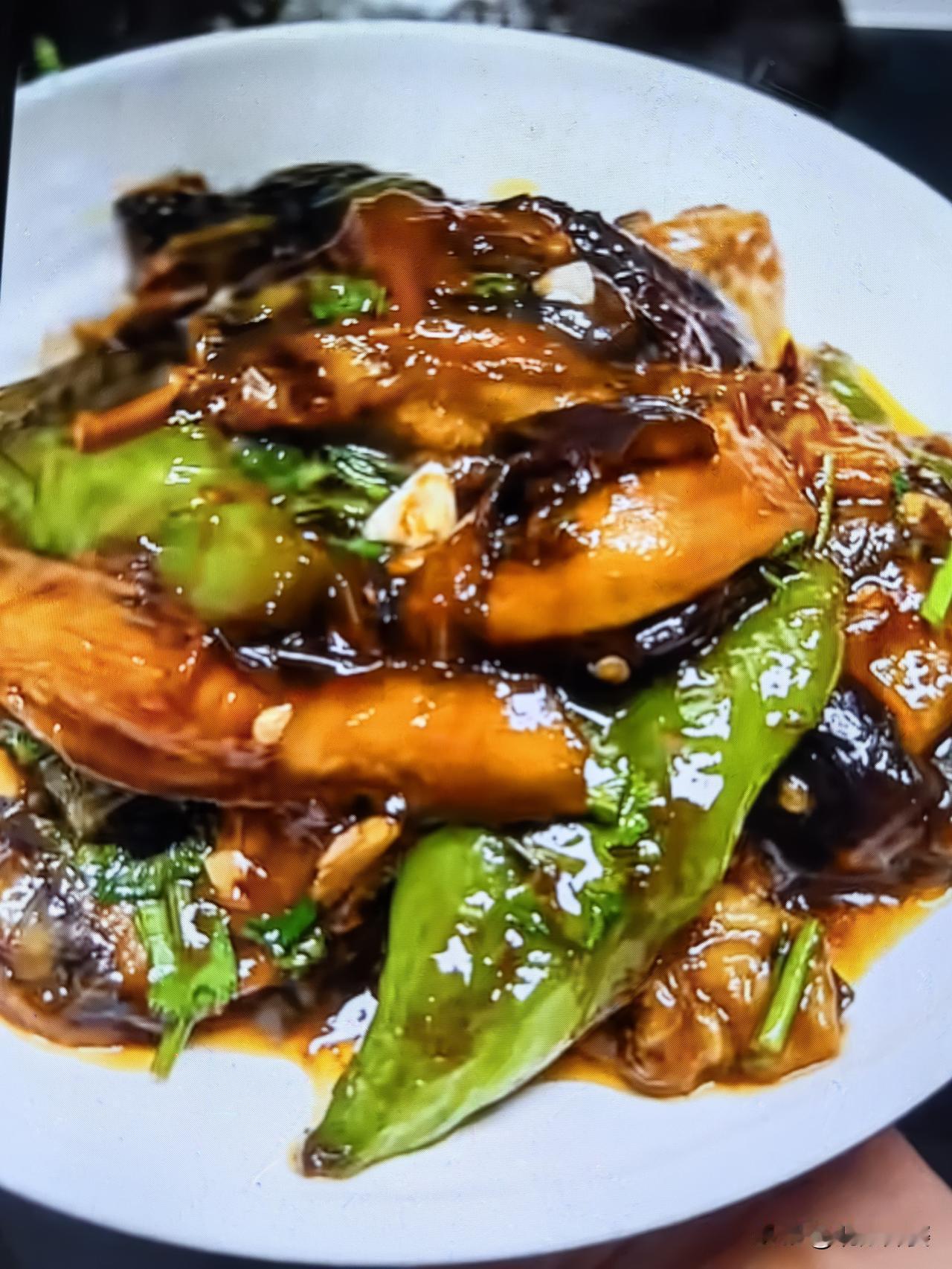 只要节假日聚餐来客人，外婆就会做这个素菜每到节假日，家庭聚餐来客人的时候，都想