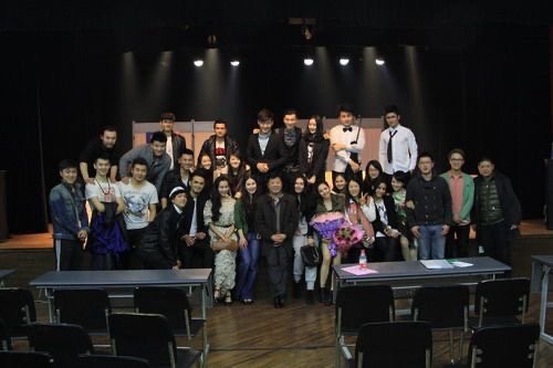 迪丽热巴我的天，这真的是天生的明星啊那时候就能在人群中一眼认出，辨识度好高迪