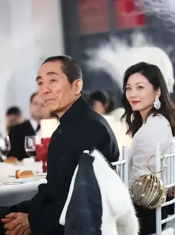 18岁的大一女生突然频繁恶心呕吐，去医院一查发现怀孕，孩子爹是比自己大31岁、站