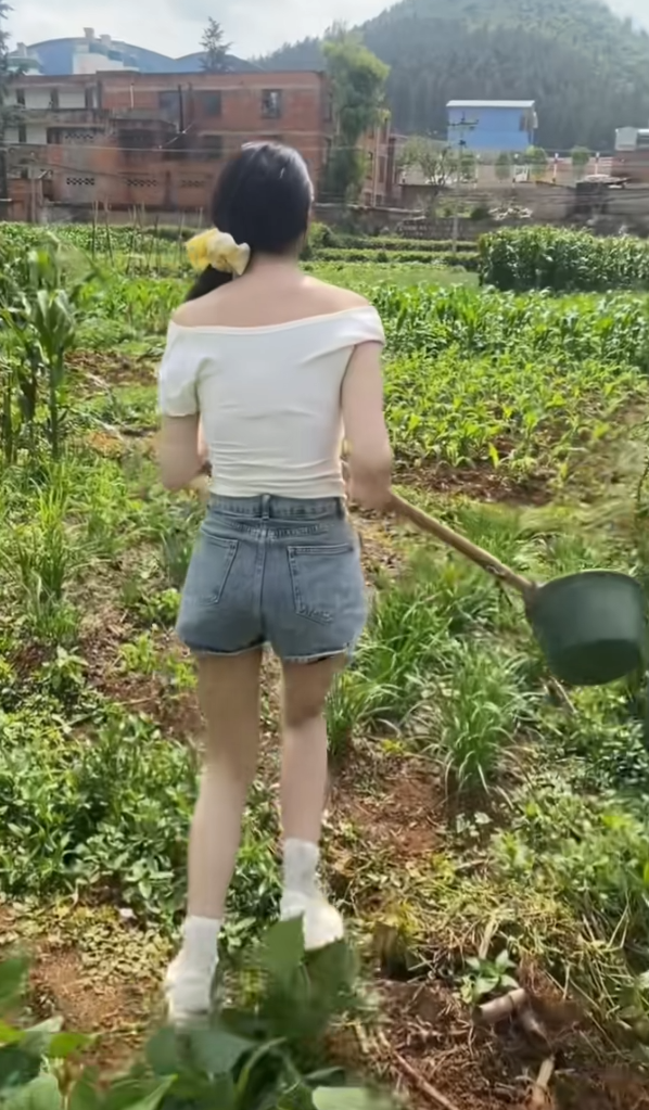 我的小白鞋掉水里了[哭哭][哭哭][哭哭]