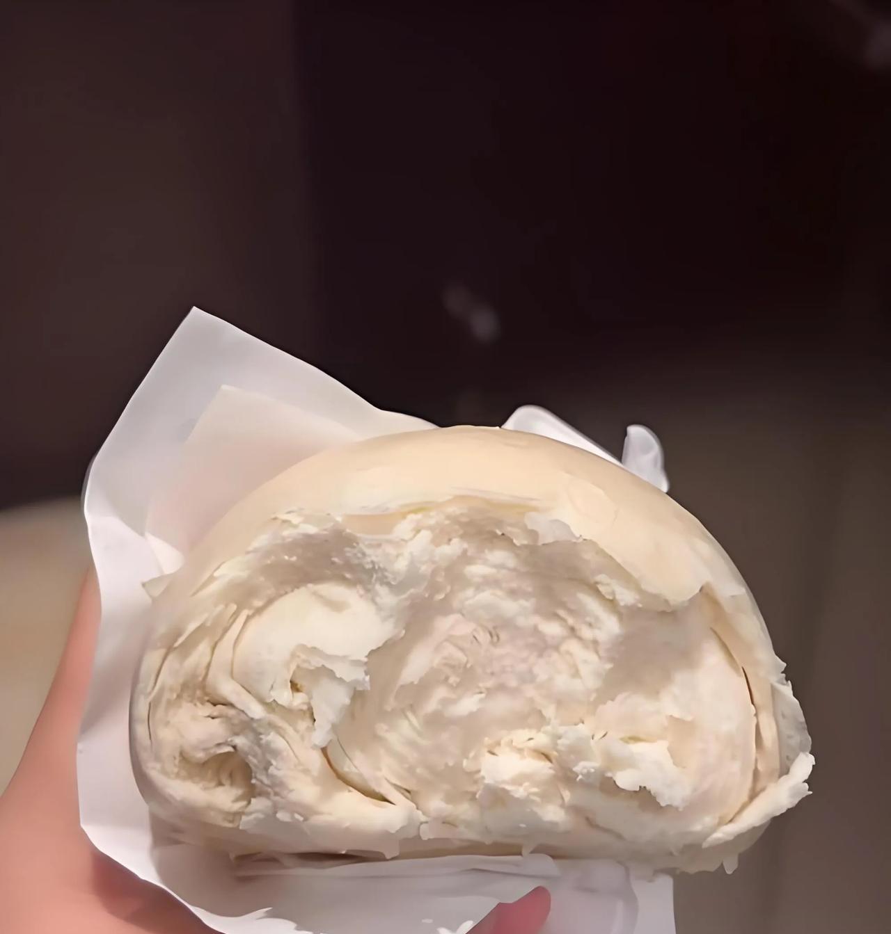 “保险公司玩不起！”上海，48岁男子吃饭时，不慎被馒头噎死，事后，家属将遗体火化