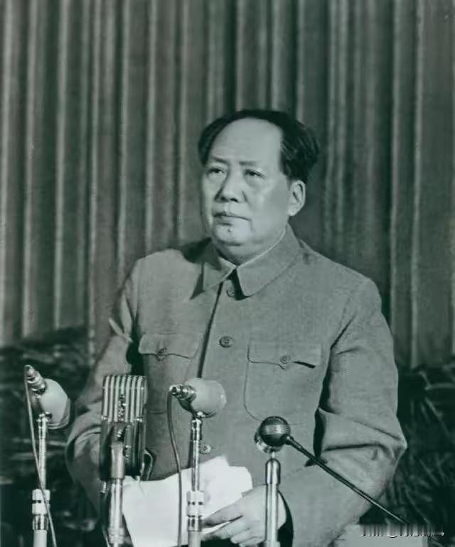 毛主席曾告诫过我们，如果有天消费不振，贫富悬殊，干群关系下降，原因就有可能是劳动