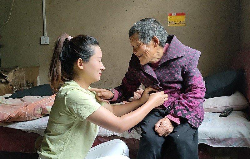 我婆婆有个习惯，怎么都改不掉。从我结婚踏进婆家大门的那天起，我就发现婆婆身上有一