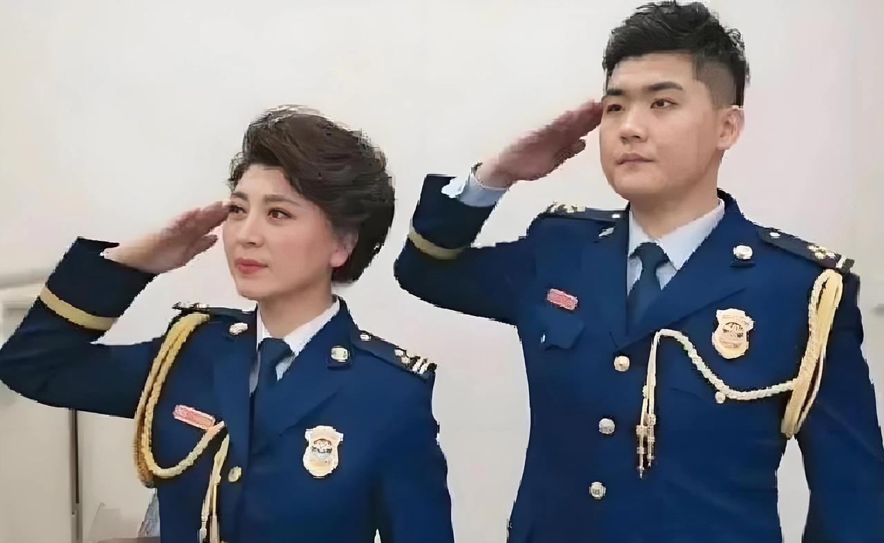 “酸黄瓜”的瓜现在已不香了，闫某晶又爆出一猛料，她儿子考中央戏剧学院时，