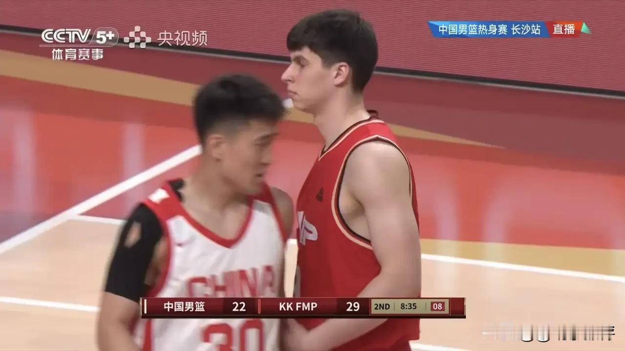 庞峥麟国家队首秀表现惊艳，首发上场20分53秒，6投4中，三分球2投2中，砍下1