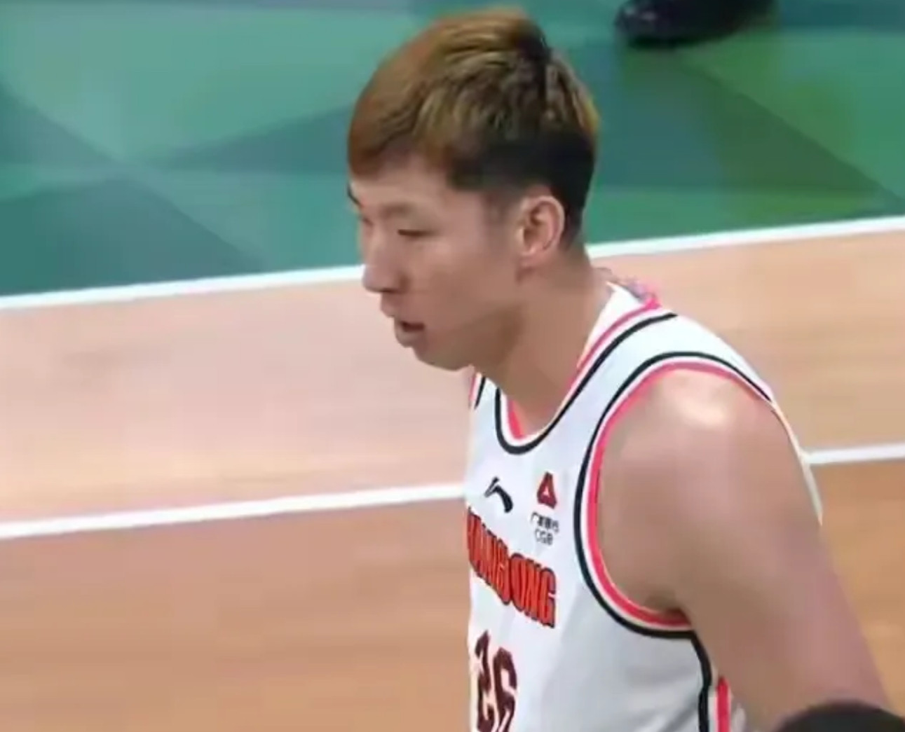 奇怪了，传说中中国男篮全主力的一线首发五虎将，竟然一个都没有来：周琦伤病、王哲林