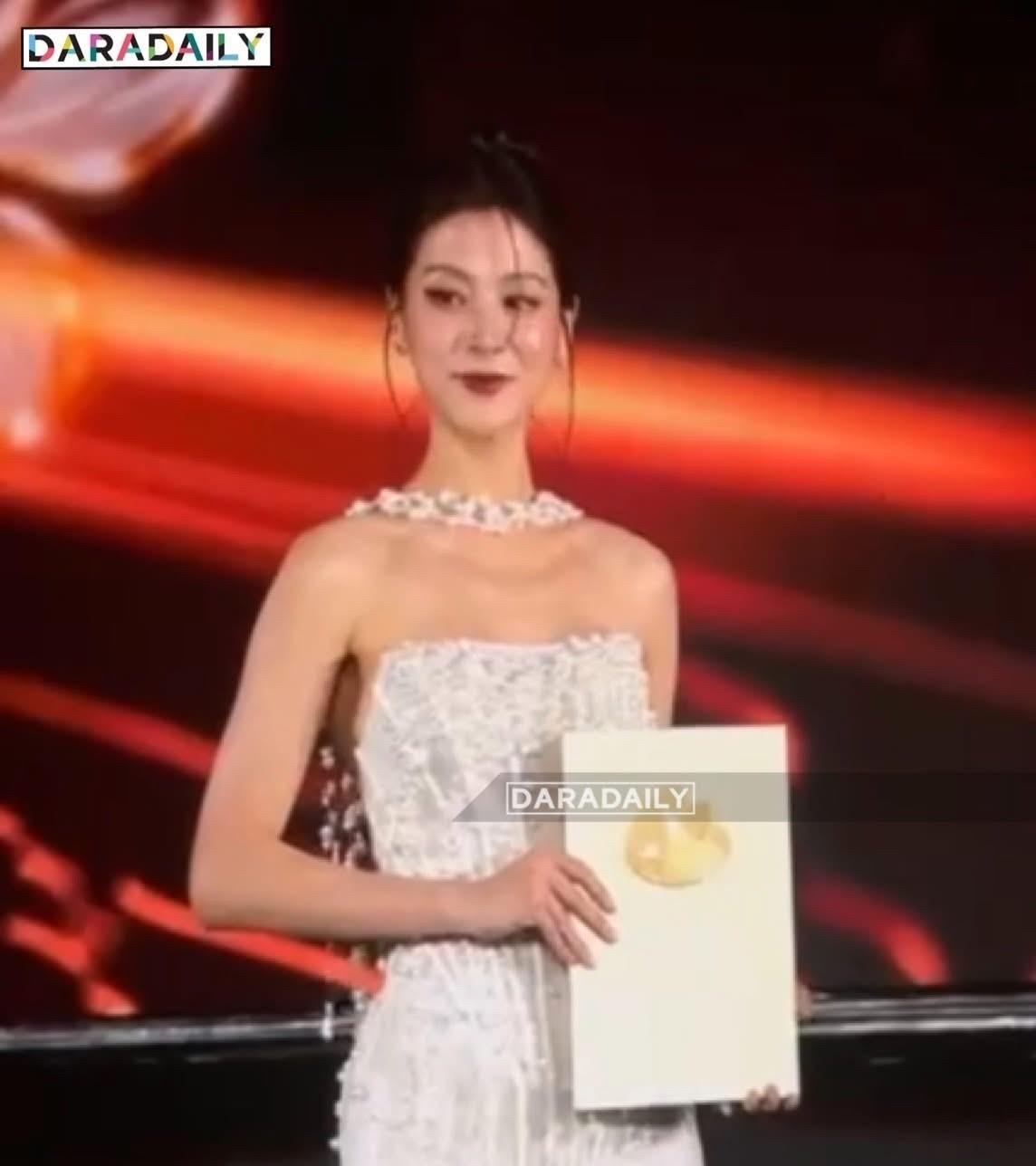 #泰国娱乐#恭喜Baifern获得微博泰国年度最具海外影响力女演员！恭喜Mar