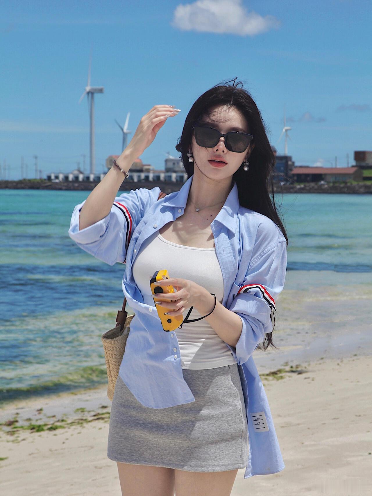 每次到海边，都很开心​​​