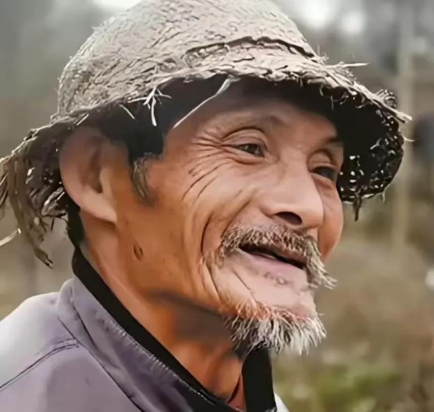 广西老人陈光权，村里人都嘲笑他是个傻子，他却用40年完成了祖国都没有完成的事情。