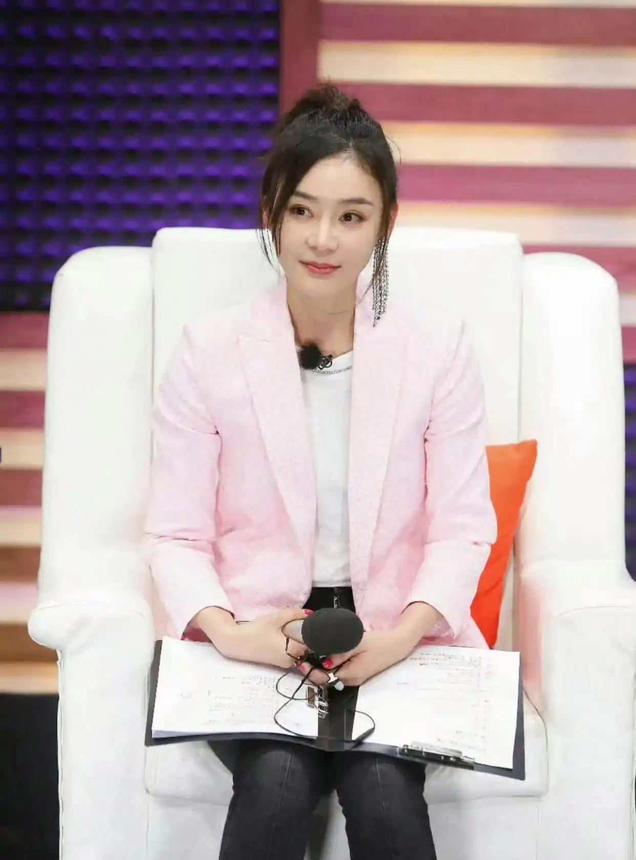 袁姗姗紧身裤画面很亮眼