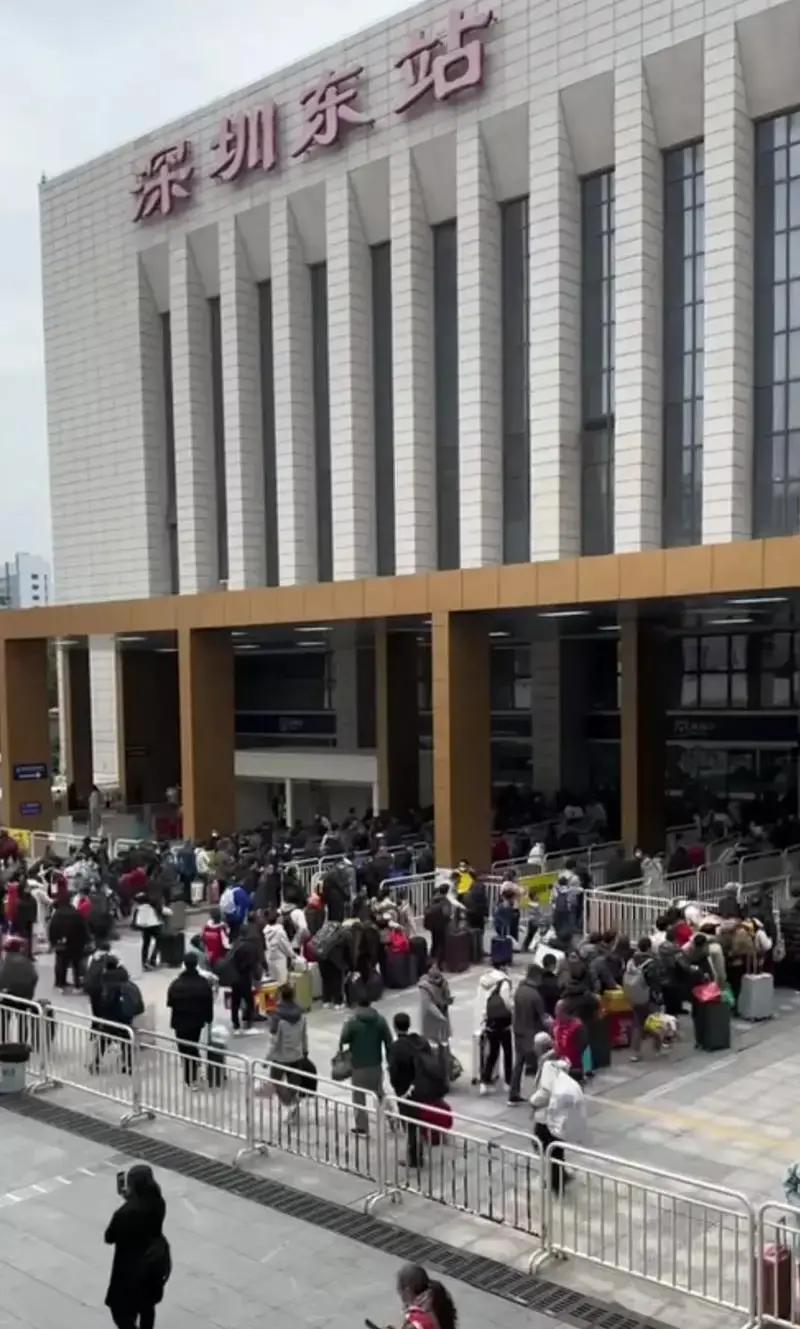 又快过年了，深圳的打工人们正疯狂抢票回家，可热门高铁动不动几百上千，一家几口人票
