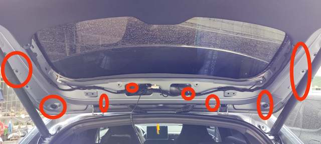 把流媒体后摄像头移到玻璃外面绕流板下面当时要求安装的师傅把后摄像头装到扰流板下