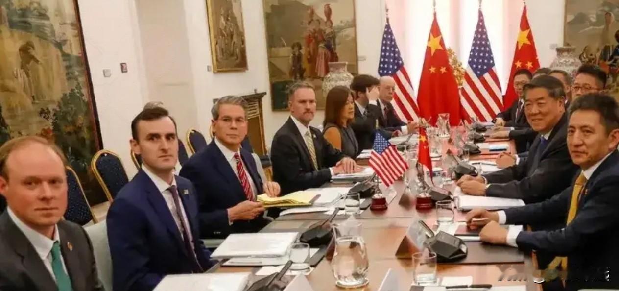 跟你聊个有意思的，中美第六轮经贸谈判在巴黎进行，谈判美国显得很急，美国想通过30