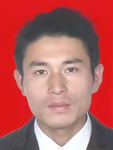 赵进前，男，汉族，1979年9月出生，河南省平舆县高杨店新张胡营厂庙村村民。