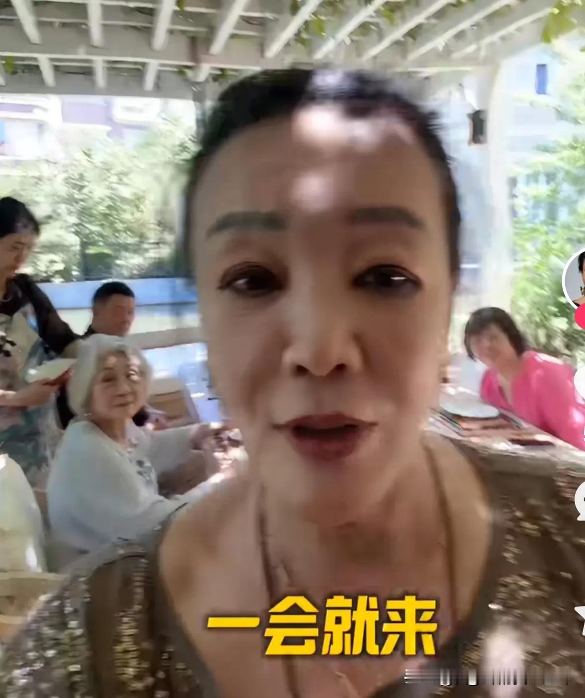 有朋自远方来，不亦乐乎！昨天，马小梅在直播时就说，小汪宝的姑奶奶们要来看娃！