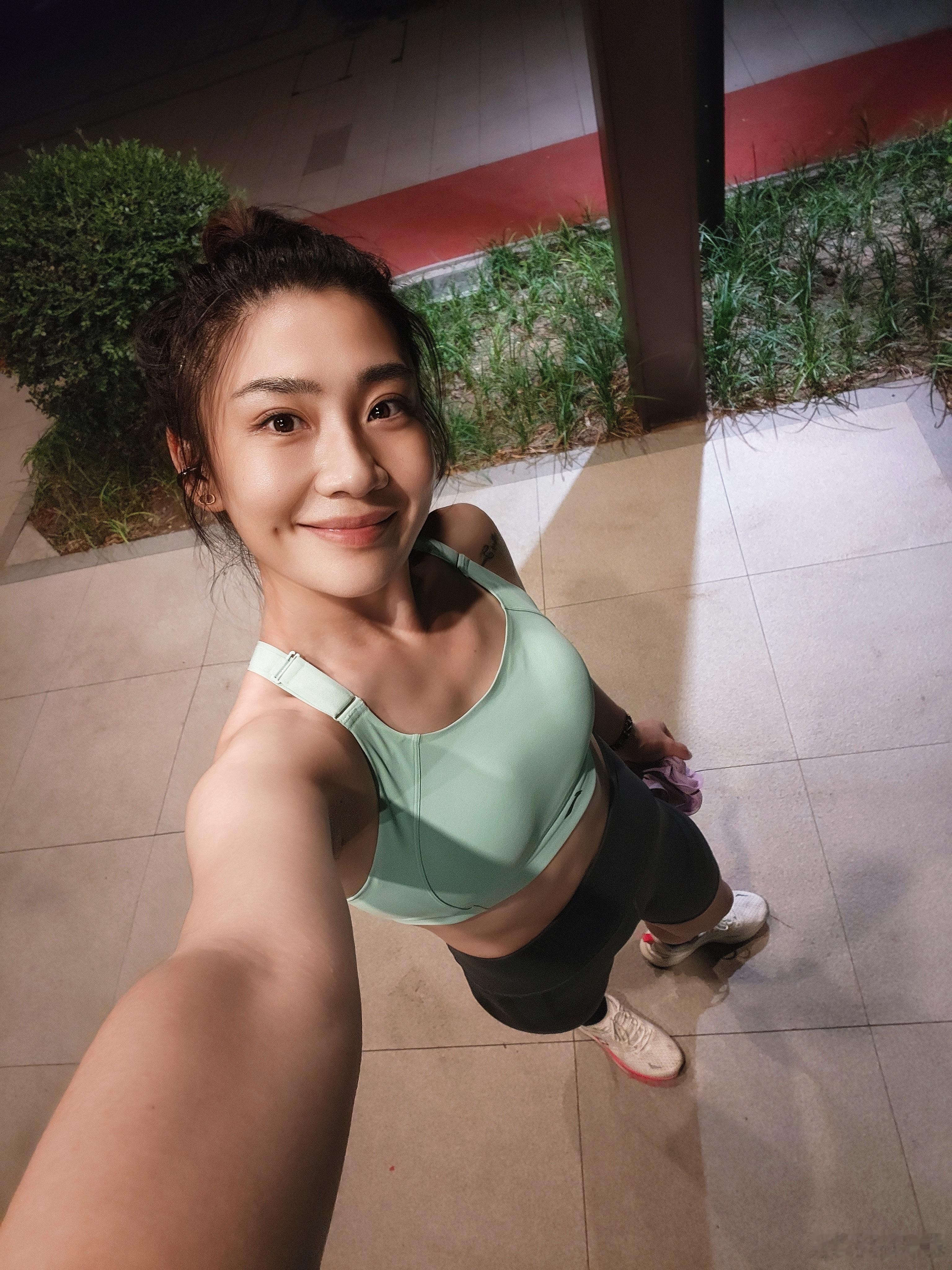 工作忙里找乐总有点好玩的事儿，而且最近发现邮件上不管是by COBtoday，