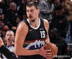 NBA新赛季前15场，拿到三双次数最多的5位球星是:1、约基奇，8次三双，场
