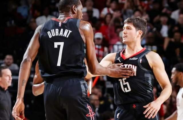 火线讲三点，火箭马刺1.防守端消耗文班，文班第四节都冲不动了，卡佩拉攻防两端