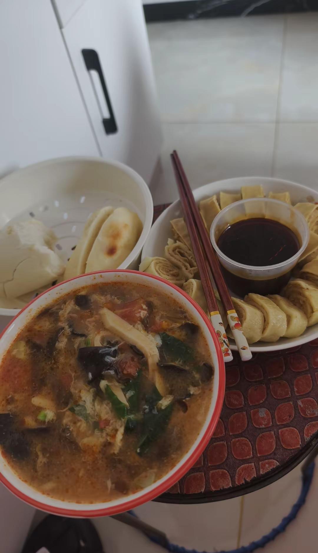 都在说“月子仇”能记一辈子，可要是碰上这种神仙婆婆，这“仇”怕是得换成“愁”——