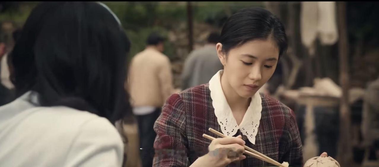 易青娥一路上遇到的都是好领导啊！比如单团，他带着易青娥他们下乡演出。领导