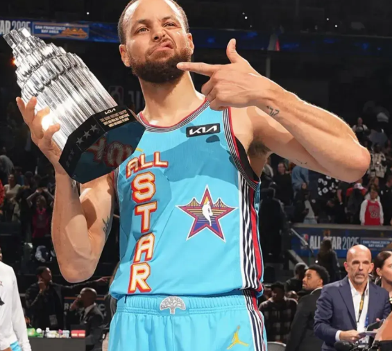 今天的全明星MVP，让库里的历史地位至少涨了五位！懂球的都知道，作为NBA历