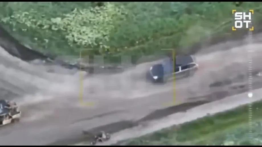 俄军士兵开着私人的保时捷卡宴冲锋，这是什么操作？在别尔哥罗德州，一队俄军士兵接
