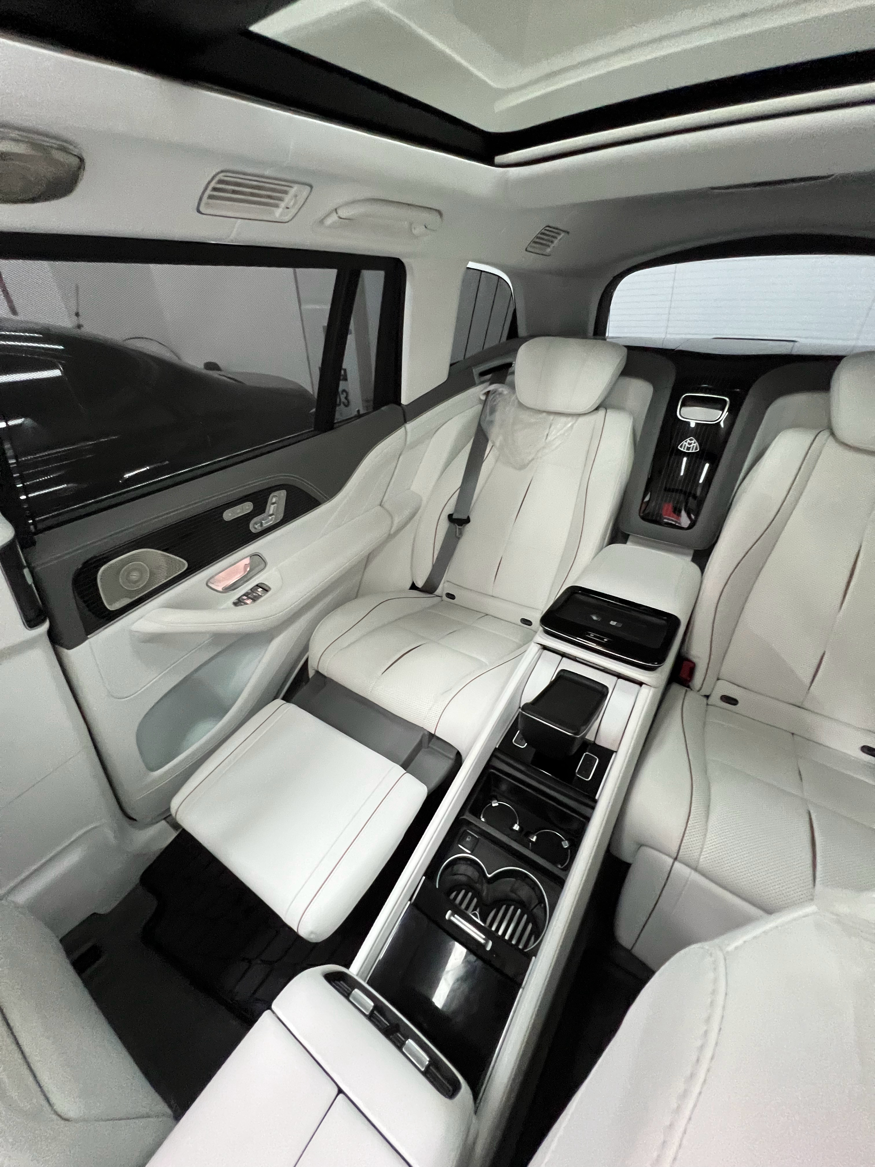 GLS600迈巴赫报价225万，还能谈美规，双色车身，四座，顶配白色desi