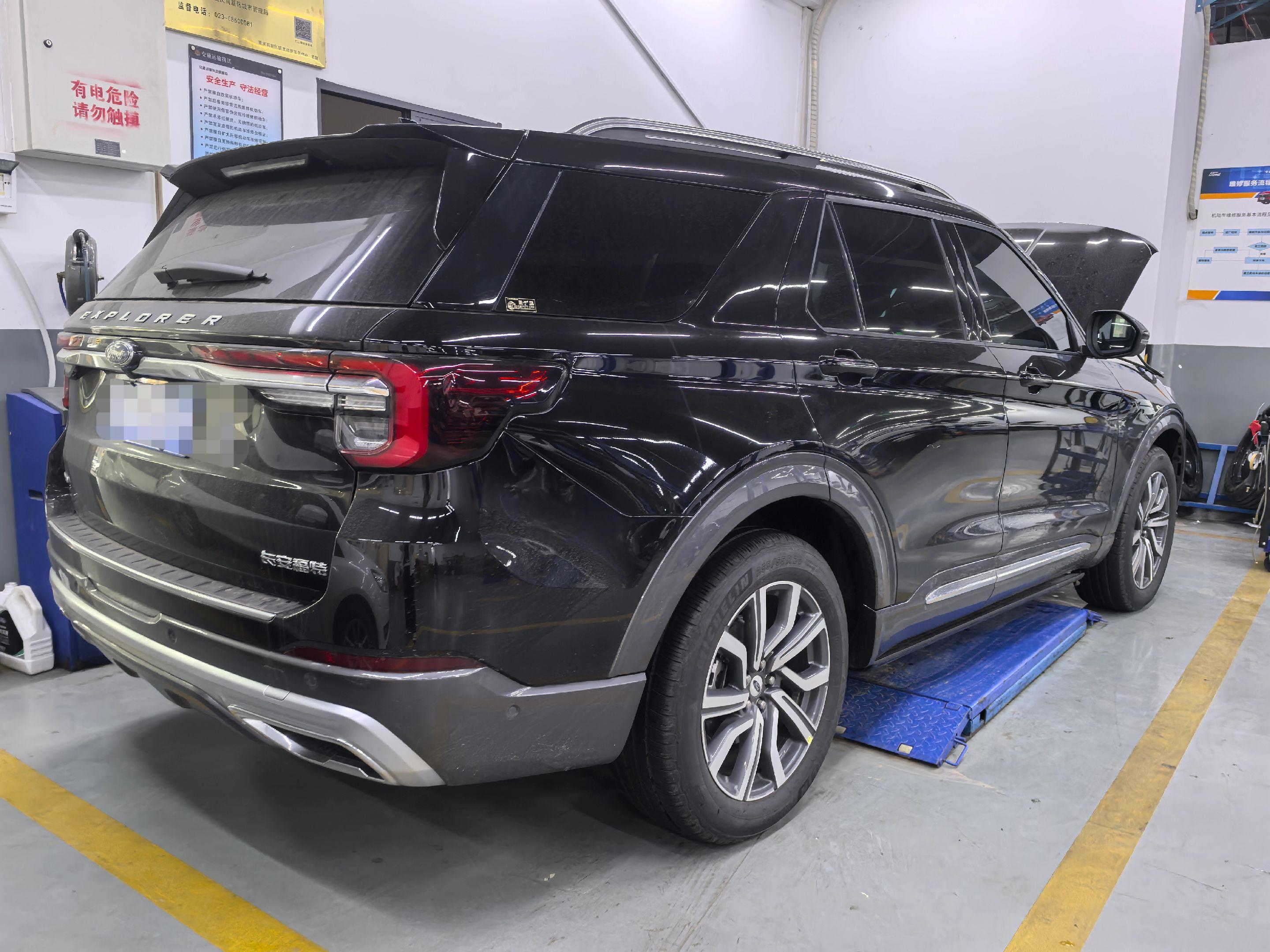 福特探险者深度用车体验。作为一款定位“豪华”与“硬核”的中大型SUV...