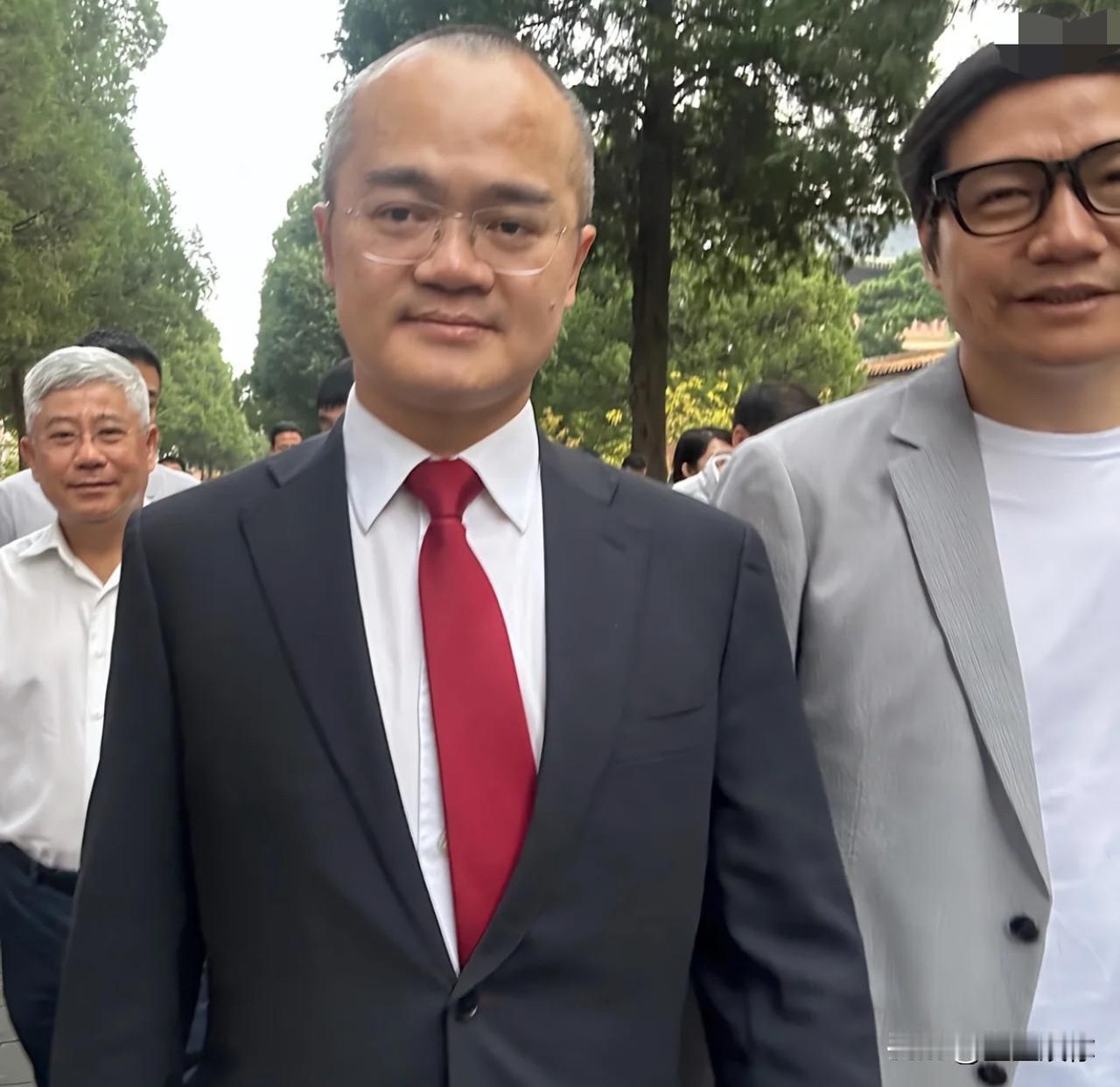 王兴没有你们想象的那么坏，其他人也没有想象的那么好，没有美团还有其他的资本家去收