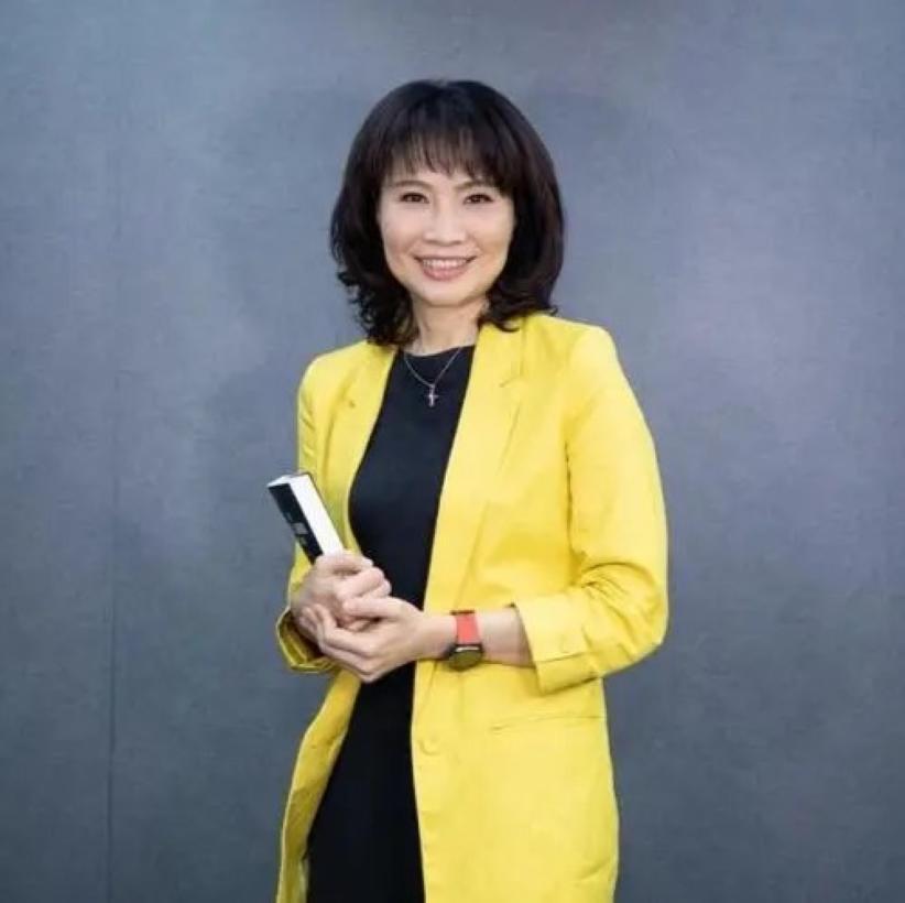 关于中天资遣主持人周玉琴一事，我发现我们大陆的网友挺仗义的，在台湾某节目上，就有