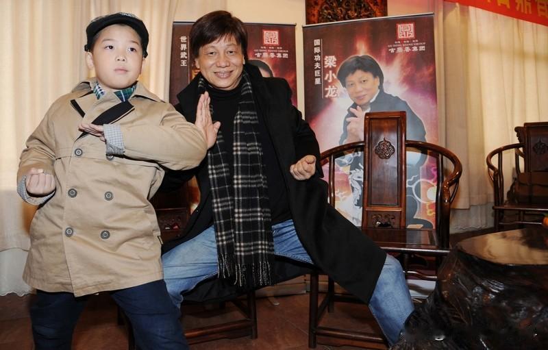 梁小龙去世前一天曾现身吃火锅1月18号，“火云邪神”梁小龙去世的消息震惊网友。